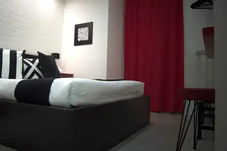 Cest La Vie Suites - 1