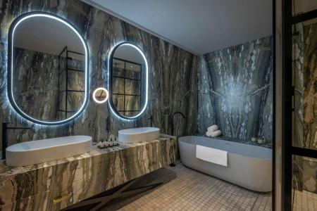 Radisson Blu Royal, - 63
