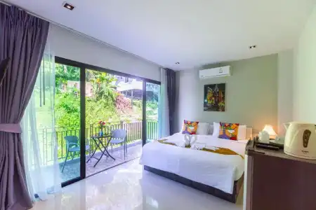 Rossarin Sea View Patong - 18