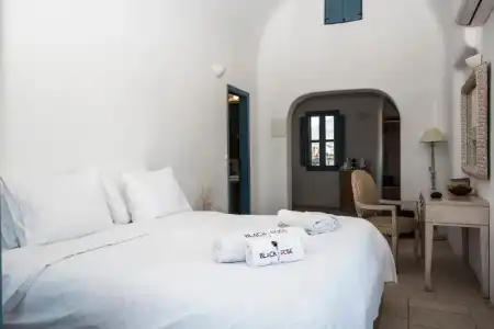 Black Rose Beach Suites - 54