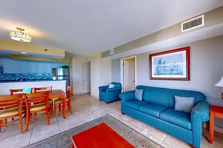 Carolinian Beach Resort by Vacasa - 402