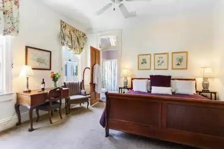 Maison Perrier Bed & Breakfast - 24