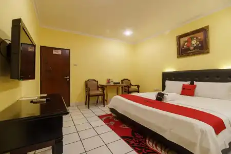 RedDoorz Plus near Ancol - 42