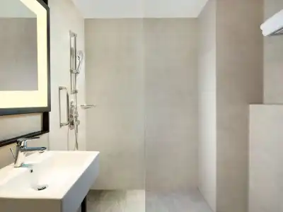 Hilton Garden Inn Jakarta Taman Palem - 7