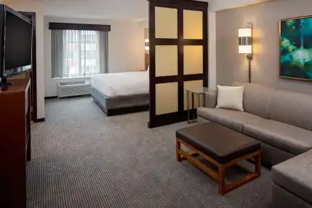 Hyatt Place Pittsburgh-North Shore - 44