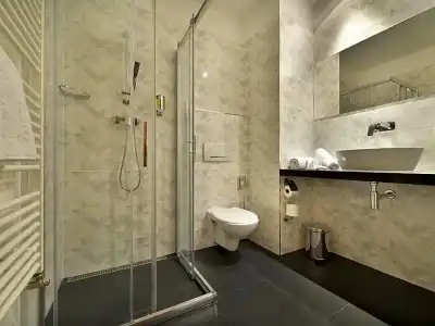 Ramada by Wyndham Airport - 23