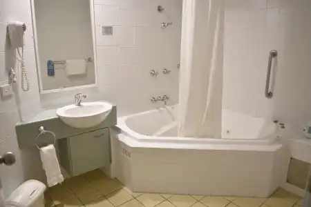 Beachside Holiday Apartments - 7