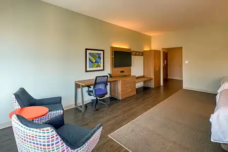 Holiday Inn Express & Suites Charlotte - South End by IHG - 75