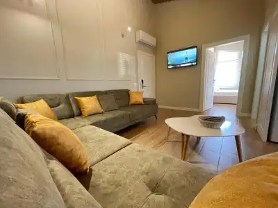 Arial Penthouse Suites - 272