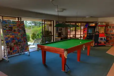 Burleigh Esplanade Beachfront Apartments - 19