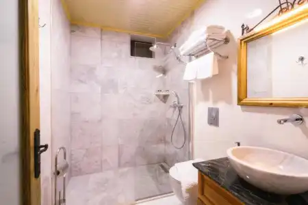 Sapphire Stone House - 12