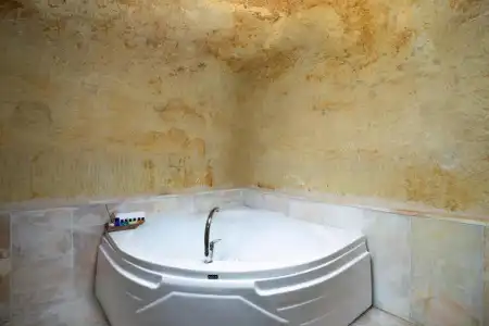 Romantic Cave - 130