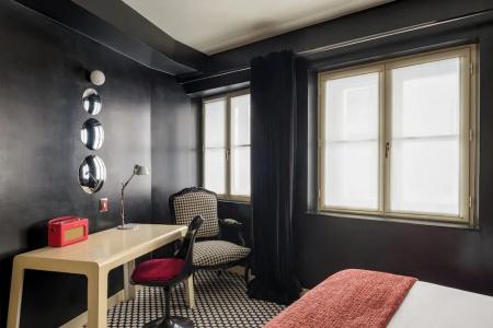 Hôtel du Petit Moulin, Haute Couture by Lacroix - 46