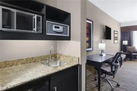 Best Western Premier Freeport Inn Calgary Airport - 37