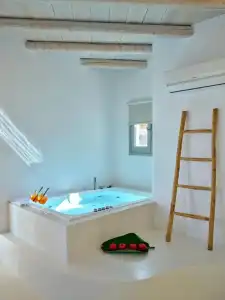 Zefi & Suites - 111