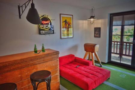 Road Stop Neandertal - 12