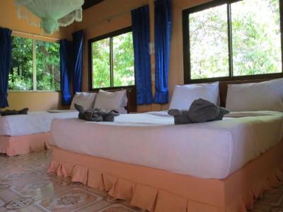 Khao Sok Island Resort and Spa - 32
