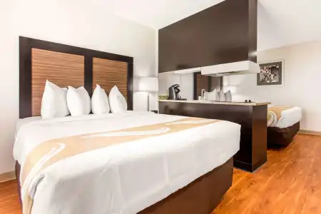Quality Inn & Suites - 4