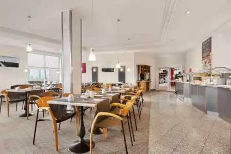 Ramada By Wyndham Bottrop - 15