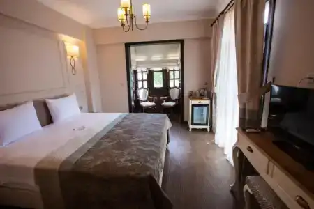 Livia Garden - 60