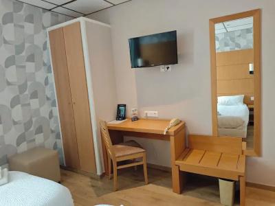 Hôtel L'Hirondelle - 53