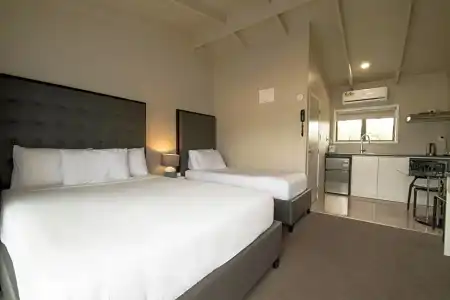 Middlemore Motel - 49