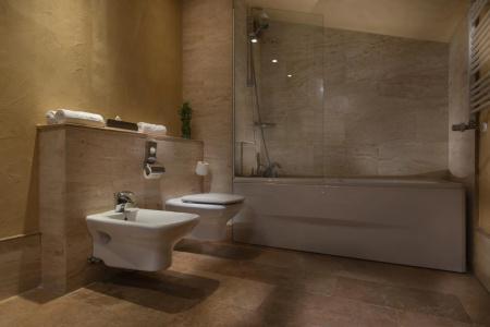 Rosslyn Thracia - 8