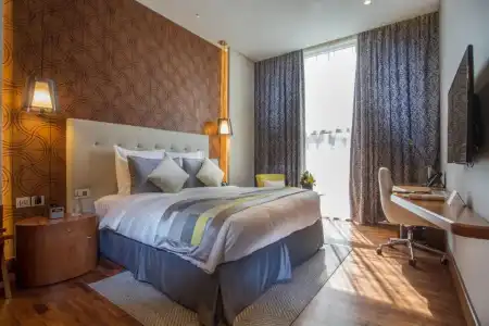 The Avenue - 85