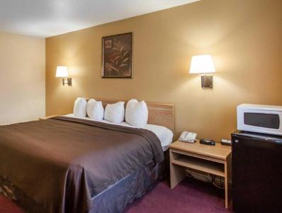 Quality Inn Airport - 32