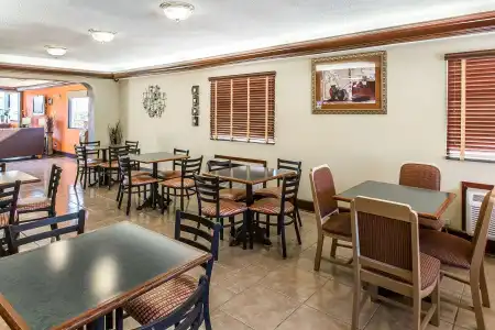Quality Inn & Suites Macon North - 11