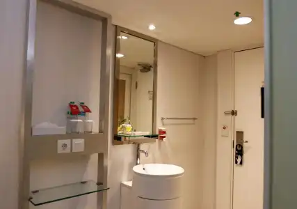 1O1 URBAN Jakarta Kelapa Gading - 9