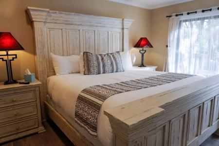 Lantern Light Inn - Romantic Getaway - 38