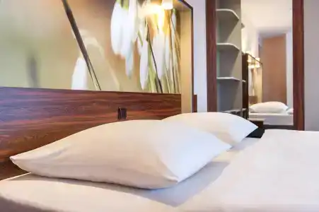 Premier Inn Köln City Mediapark - 4