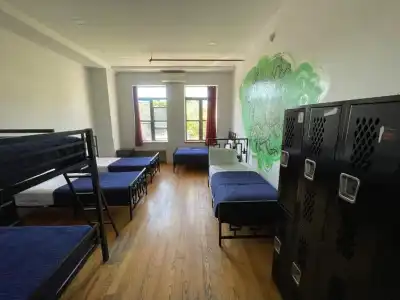 NY Moore Hostel - 32