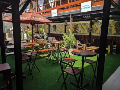 Q-Bar & Guest House - 21