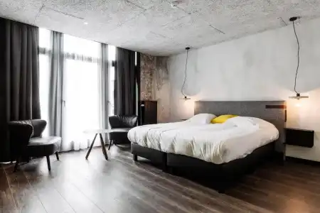 Upstairs - 90
