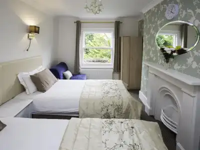 Primrose Guest House - 1