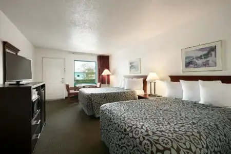 Days Inn by Wyndham Clearwater/Gulf to Bay - 19