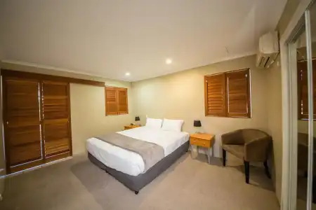 The Cosmopolitan Motel and Serviced Apartments - 2