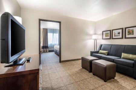 Comfort Suites at Par 4 Resort - 42