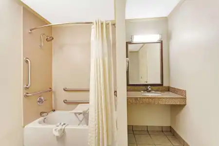 Comfort Inn & Suites Nashville Downtown – Stadium - 8