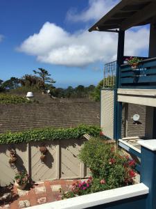 Carmel Wayfarer Inn - 2