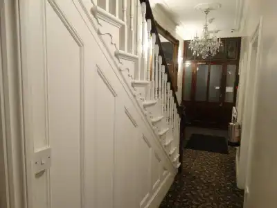 Number One Hundred B&B - 8