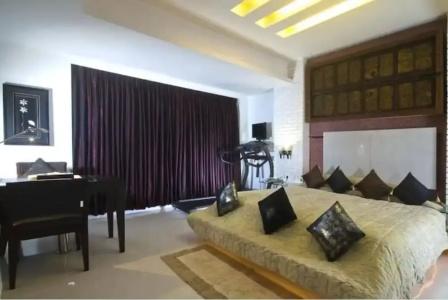 Peninsula Grand - 52