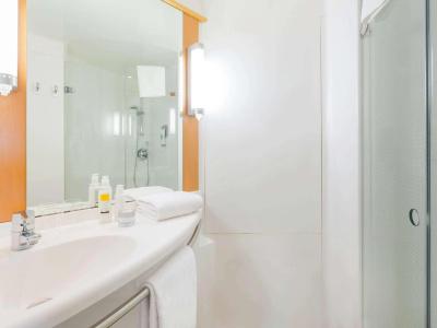 ibis Rennes Centre Gare Sud - 42