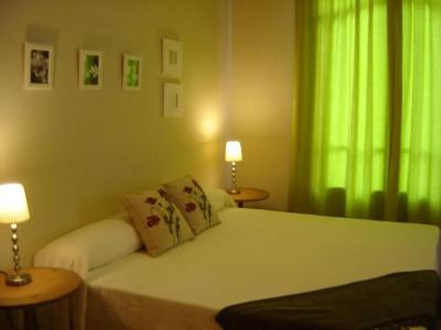 Ally's Guest House Barcelona B&B - 53