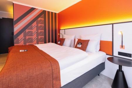 Holiday Inn - the niu, BLADE SOLINGEN by IHG - 22