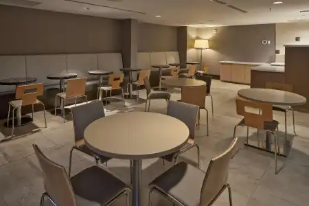 Hilton Raleigh North Hills - 9