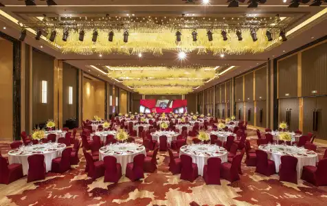 Hilton Wuhan Riverside - 17