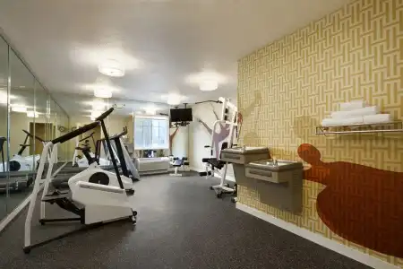Hawthorn Suites by Wyndham Greensboro - 12
